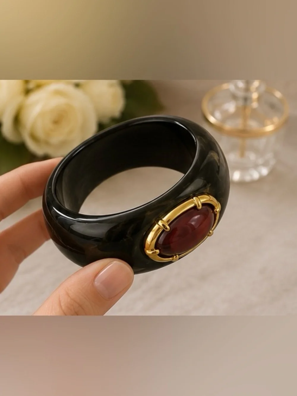 Vintage Black Marbled Resin Cuff Bracelet with Red Cabochon – Gold-Tone Statemen
